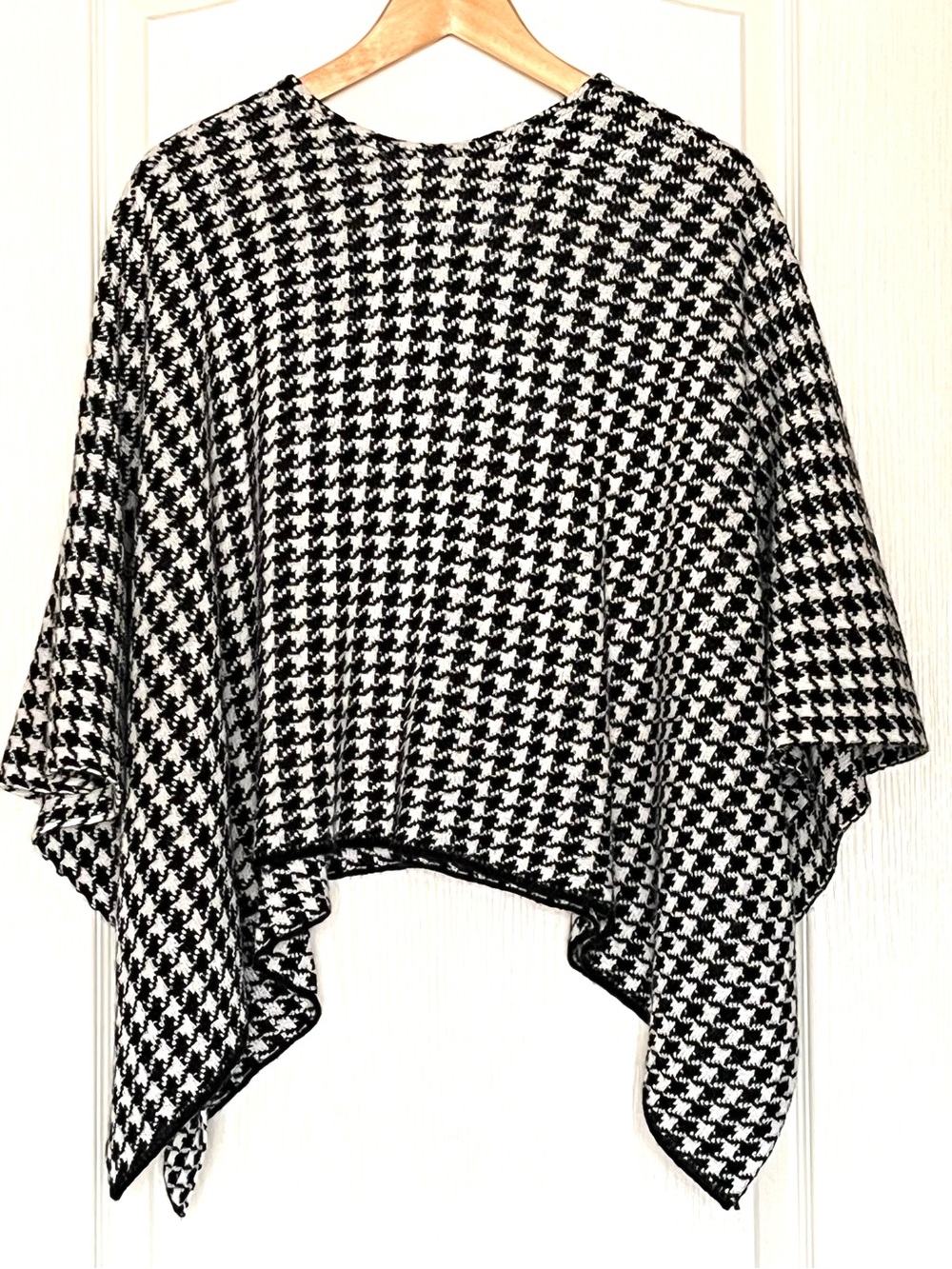 Made In Italy Wool Blend Black White Houndstooth Knit Poncho Cape Wrap OS